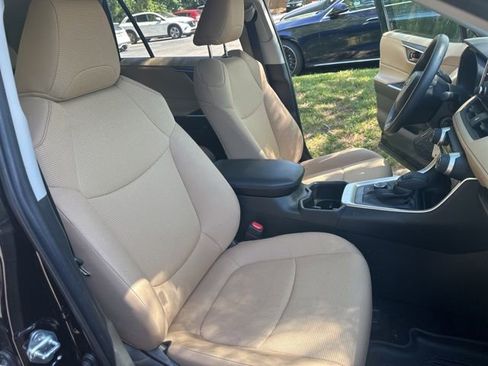 Used 2025 Toyota RAV4 LE AWD/4WD image 17
