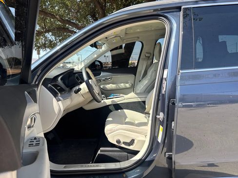 Used 2025 Volvo XC90 B5 Core w/ Protection Package Premier AWD/4WD image 9