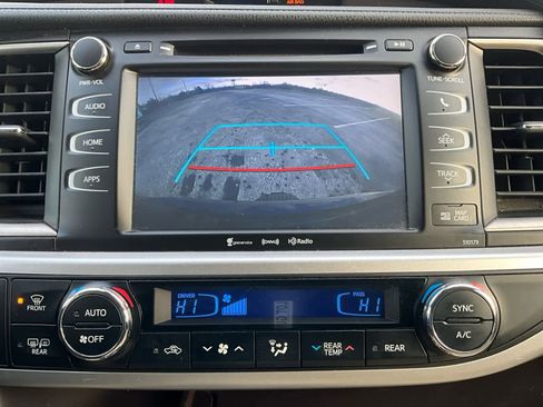 Used 2018 Toyota Highlander XLE image 18