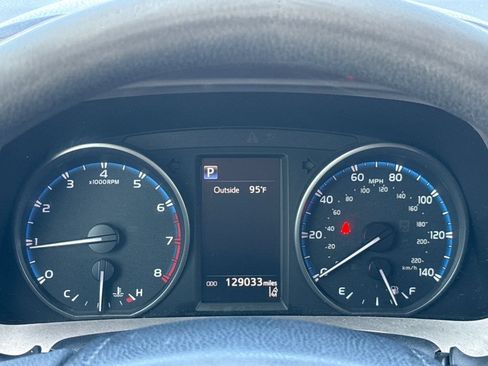 Used 2018 Toyota RAV4 LE FWD image 15