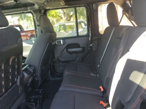 Used 2019 Jeep Wrangler Unlimited Rubicon image 16
