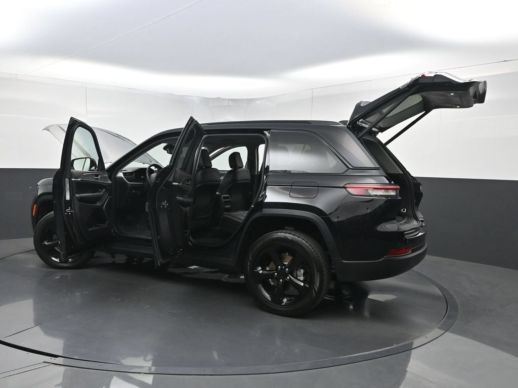 Used 2023 Jeep Grand Cherokee Limited w/ Black Appearance Package AWD/4WD image 41