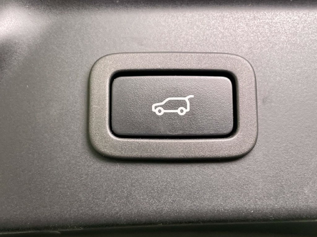Used 2022 Land Rover Range Rover Velar R-Dynamic S AWD/4WD image 16