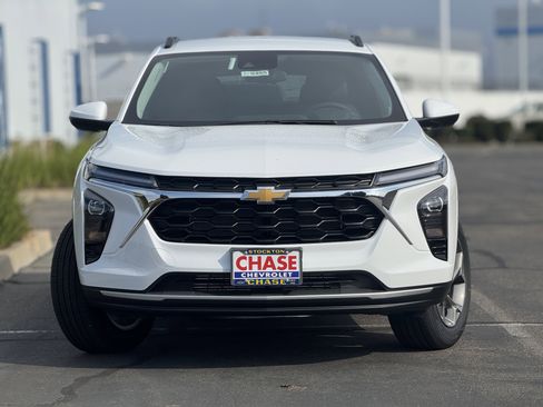 New 2026 Chevrolet Trax LT w/ Driver Confidence Package image 2