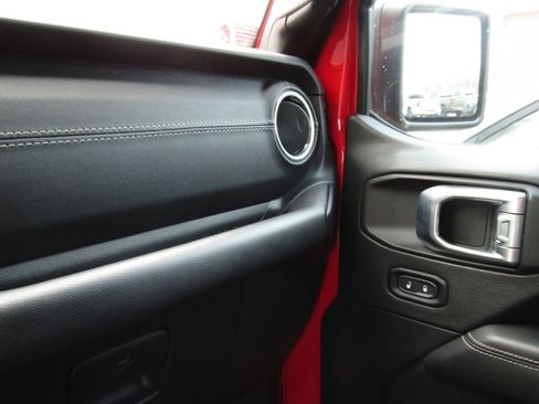 Used 2021 Jeep Gladiator Overland AWD/4WD image 17