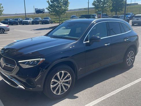 Used 2024 Mercedes-Benz GLC 300 4MATIC image 1