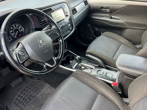 Used 2017 Mitsubishi Outlander ES image 12