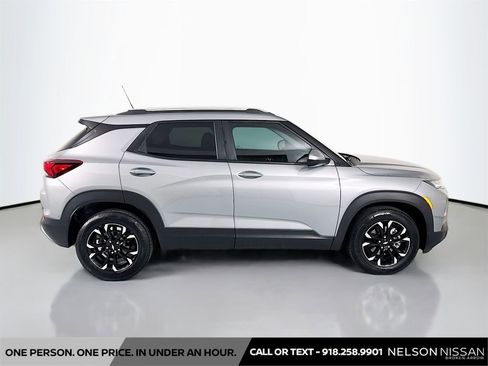 Used 2023 Chevrolet TrailBlazer LT FWD image 4