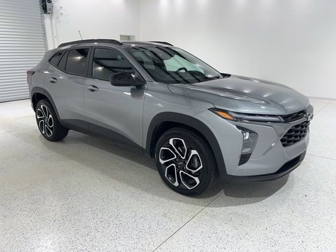 Used 2025 Chevrolet Trax RS w/ Sunroof Package image 7