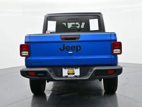 Used 2023 Jeep Gladiator Sport image 7