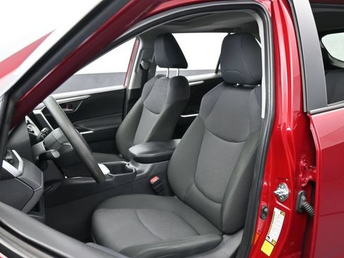 Used 2025 Toyota RAV4 XLE w/ Convenience Package FWD image 10