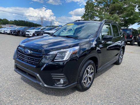 Used 2022 Subaru Forester Premium image 8