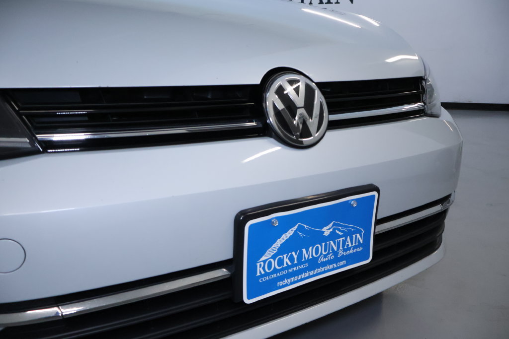 Used 2019 Volkswagen Golf SE FWD image 10