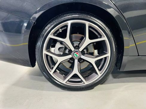 Used 2019 Alfa Romeo Giulia Ti RWD image 11