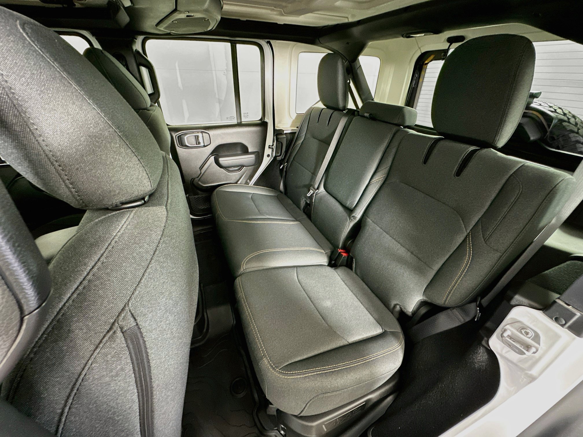 Used 2024 Jeep Wrangler Unlimited AWD/4WD image 25