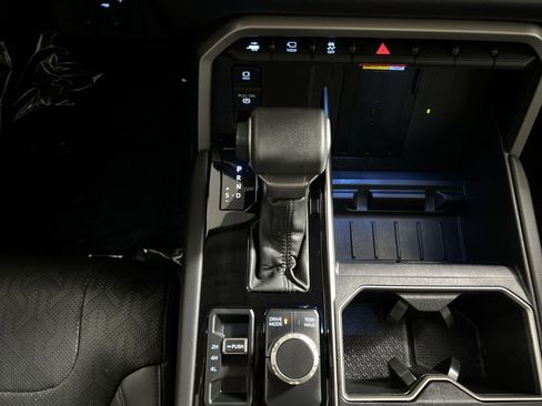 Used 2024 Toyota Tundra Limited image 21