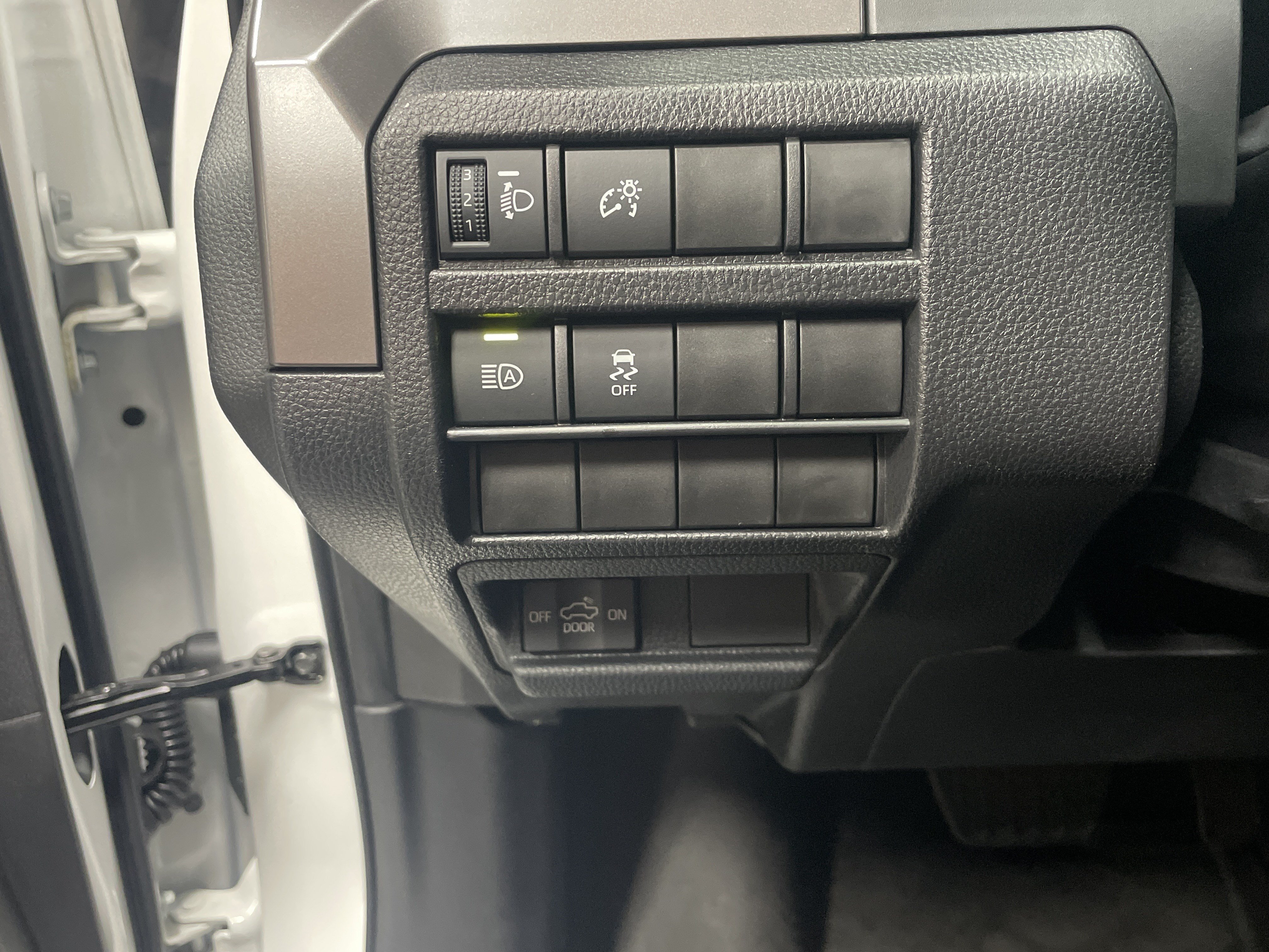 Used 2025 Toyota Tacoma SR5 AWD/4WD image 35
