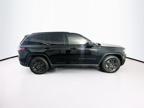 Used 2024 Jeep Grand Cherokee Trailhawk w/ Advanced Protech Group II AWD/4WD image 10