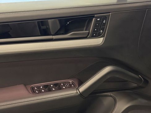 Used 2025 Porsche Cayenne S image 14
