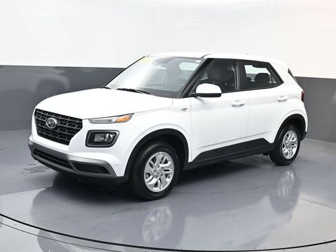 Certified 2026 Hyundai Venue SE FWD image 5