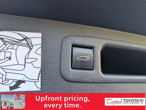 Used 2023 Toyota Highlander Limited image 11