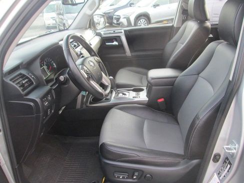 Used 2018 Toyota 4Runner SR5 Premium image 9