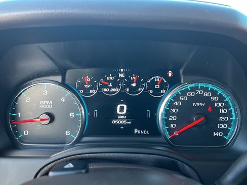 Used 2019 Chevrolet Suburban Premier image 34