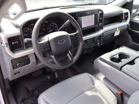 Used 2025 Ford F550 4x4 Crew Cab Super Duty image 6