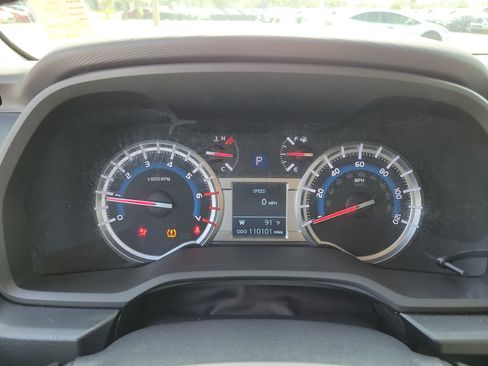 Used 2014 Toyota 4Runner SR5 AWD/4WD image 29