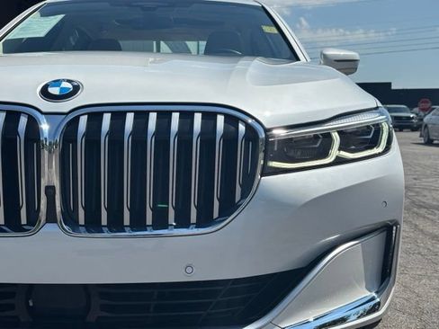 Used 2021 BMW 750i xDrive w/ Autobahn Package AWD/4WD image 10