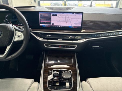 Used 2024 BMW X7 xDrive40i w/ Premium Package AWD/4WD image 18