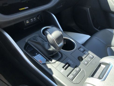 Used 2023 Toyota Highlander XLE image 20