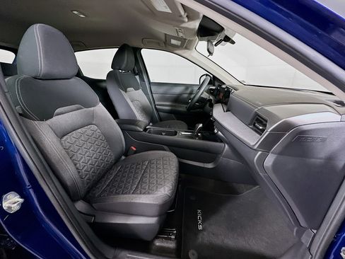 Used 2025 Nissan Kicks SV FWD image 29