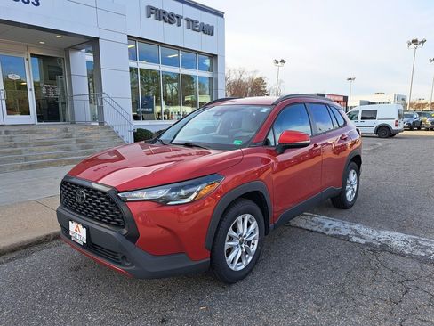 Used 2022 Toyota Corolla Cross LE image 2