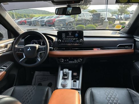 Used 2023 Mitsubishi Outlander SEL AWD/4WD image 16