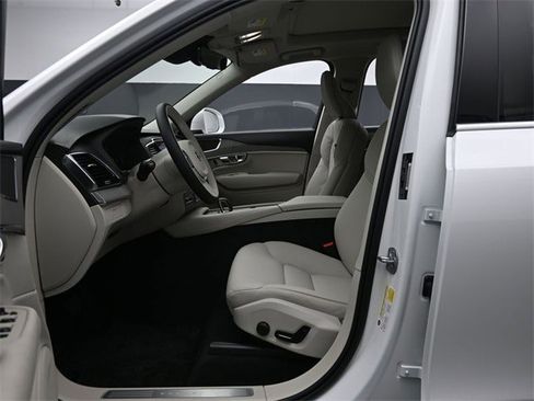 New 2025 Volvo XC90 B6 Plus w/ Protection Package Premier image 17