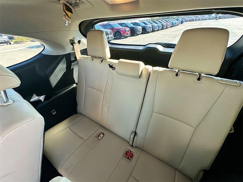 Used 2020 Toyota Highlander XLE image 4