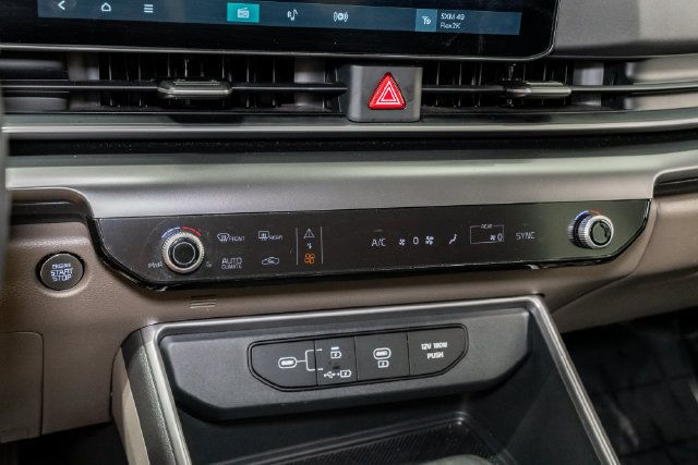 Certified 2025 Kia Carnival FWD image 19