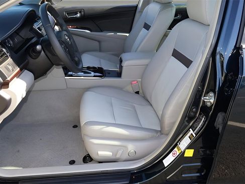 Used 2014 Toyota Camry XLE image 9