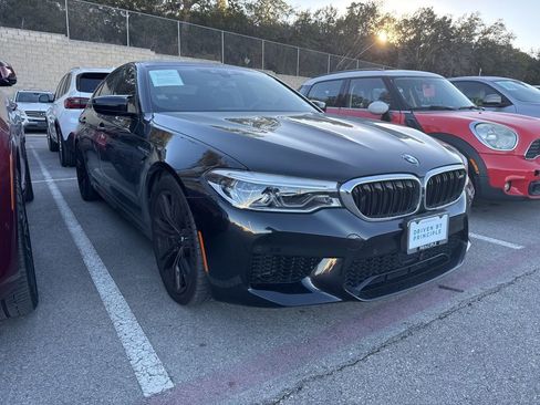 Used 2018 BMW M5 image 2