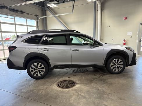 Certified 2024 Subaru Outback Premium AWD/4WD image 9