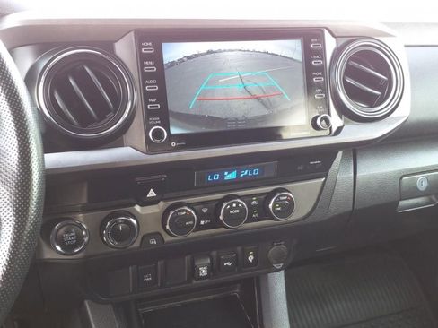 Used 2022 Toyota Tacoma TRD Off-Road AWD/4WD image 10