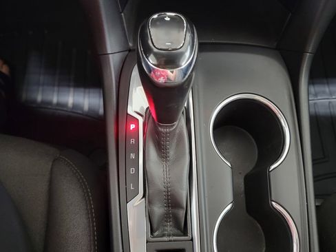 Used 2019 Chevrolet Equinox LT FWD image 17