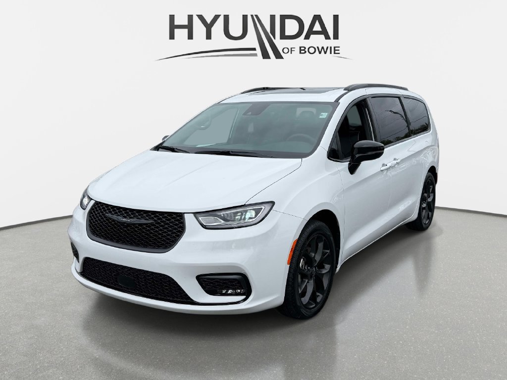 Used 2025 Chrysler Pacifica Limited FWD image 5