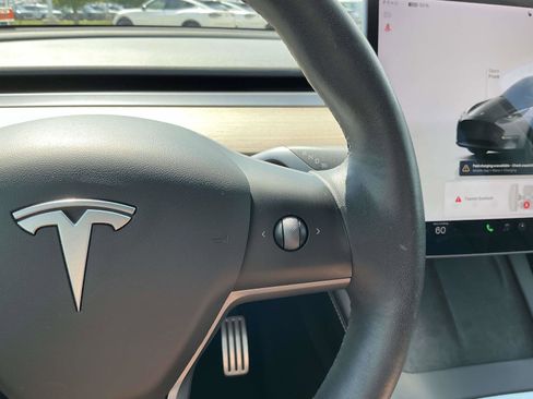 Used 2022 Tesla Model Y Performance image 16