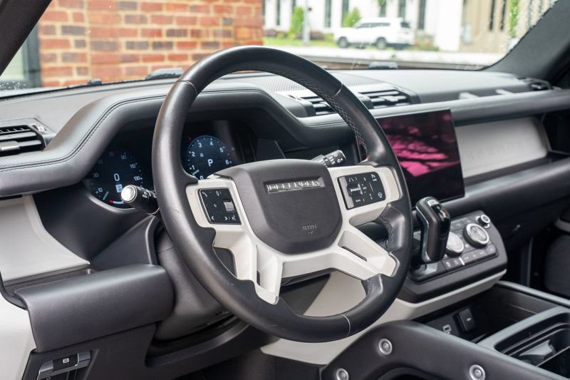 Used 2023 Land Rover Defender 130 SE AWD/4WD image 23