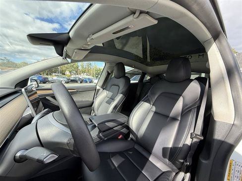 Used 2022 Tesla Model Y Performance AWD/4WD image 9