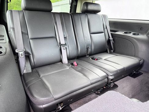 Used 2014 Chevrolet Suburban LTZ AWD/4WD image 17