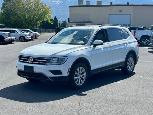 Used 2018 Volkswagen Tiguan SE w/ Panoramic Sunroof Package AWD/4WD image 9