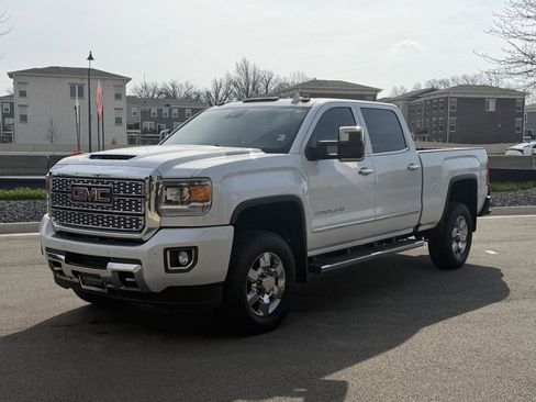 Used 2018 GMC Sierra 3500 Denali w/ Duramax Plus Package image 17